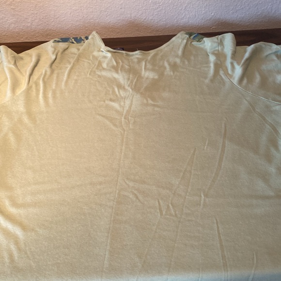 BASIC EDITION Tee - Picture 4 of 6